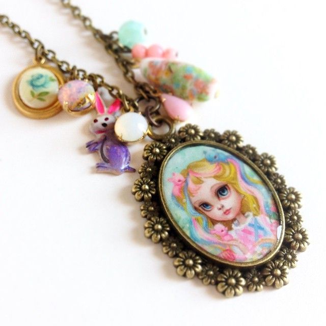 Big eyes, blonde hair… Mab Graves's "Lady Lovely Locks" cameos